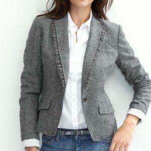 Banana Republic Grey herringbone wool tweed ruffle blazer jacket. Size 4 petite